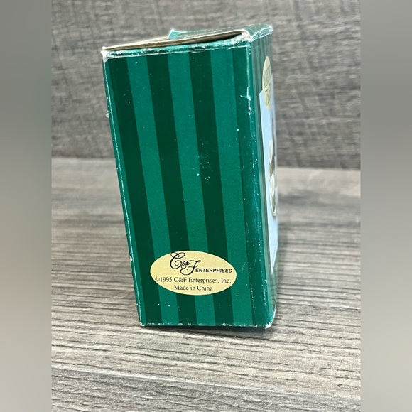 Vintage Miniature Christmas Tea Set Resin Tree Holly Mini 1995 C&F Enterprises - Picture 9 of 9